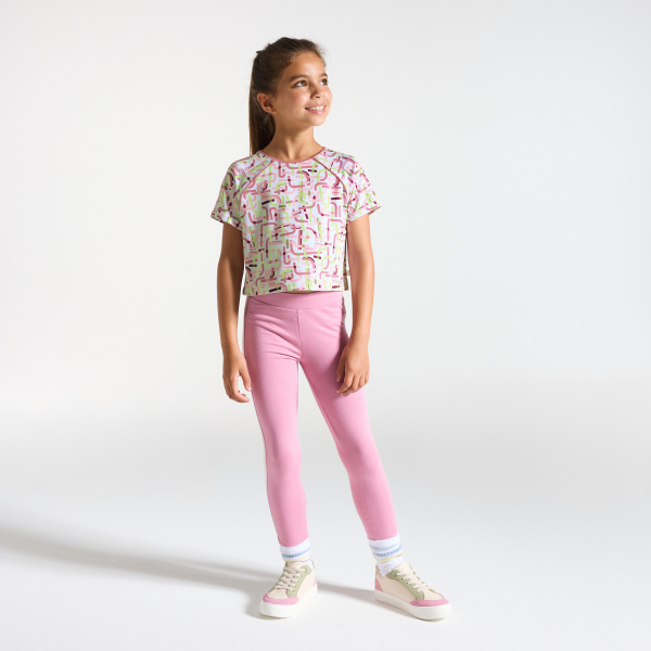 تي شيرت للفتيات تُزينه رسومات ملونة